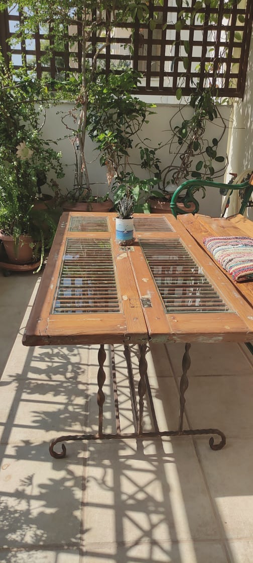 Τραπέζι από Παντζούρια με Γυαλί — όψη 2