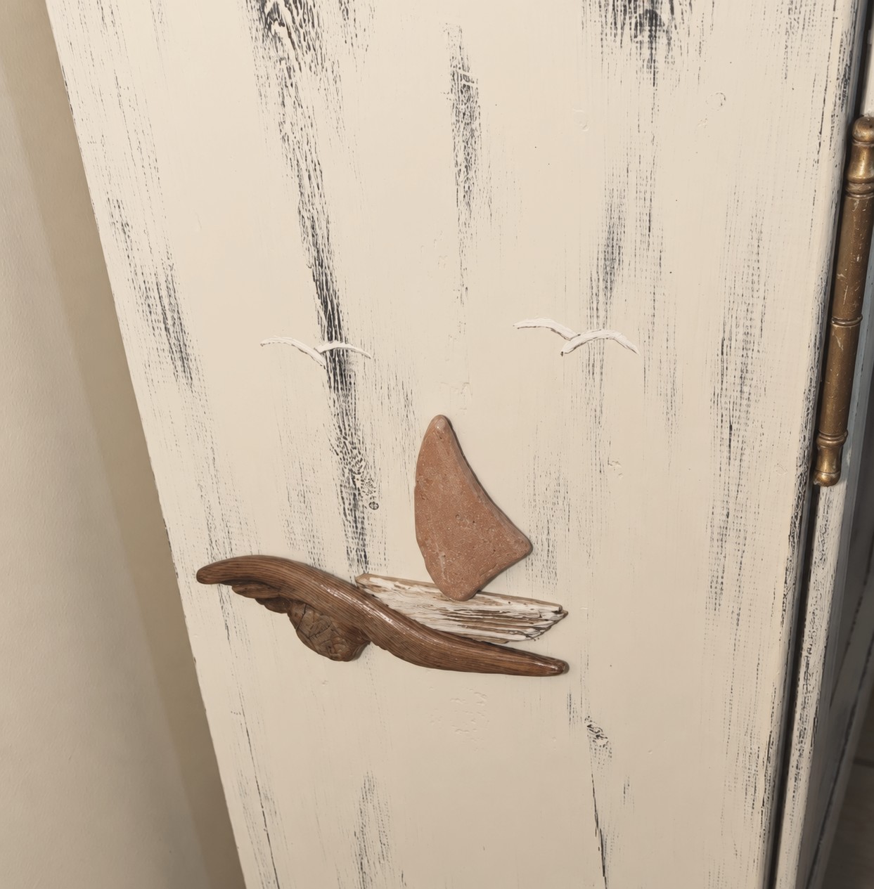 White Coastal Cabinet — όψη 2